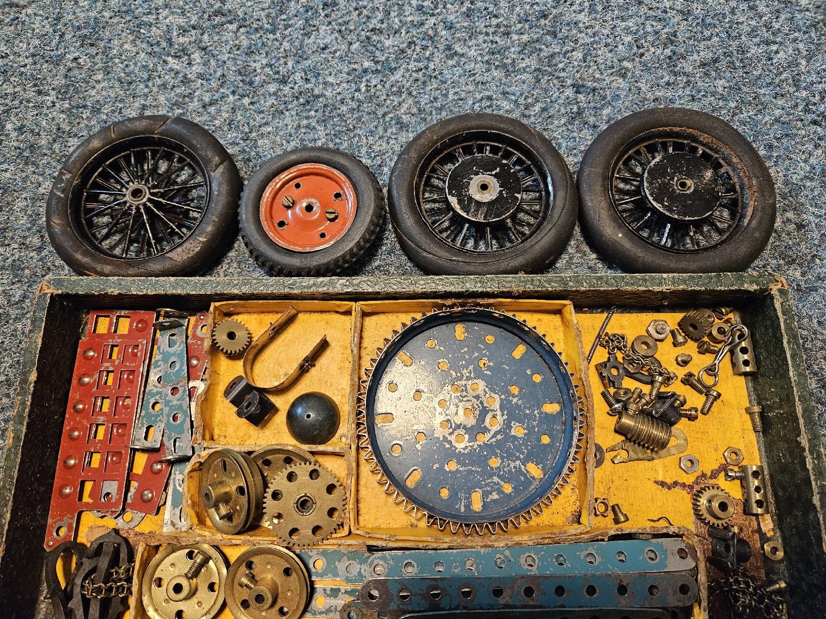Kit di costruzioni: Metall Baukastenteile Märklin – Usato da Haslen GL venduto da Sandra40 2