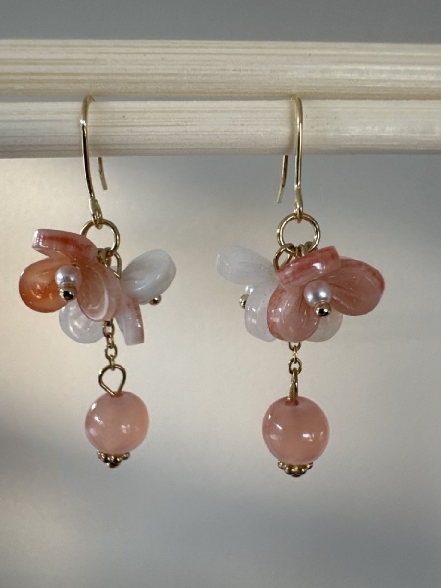 Orecchini pendenti & Orecchini a lobo: Handgefertigte Ohrringe, Blumenmuster/Einzigartiges Design – Nuovo e nell'imballaggio originale da HORGEN venduto da vladibarca10