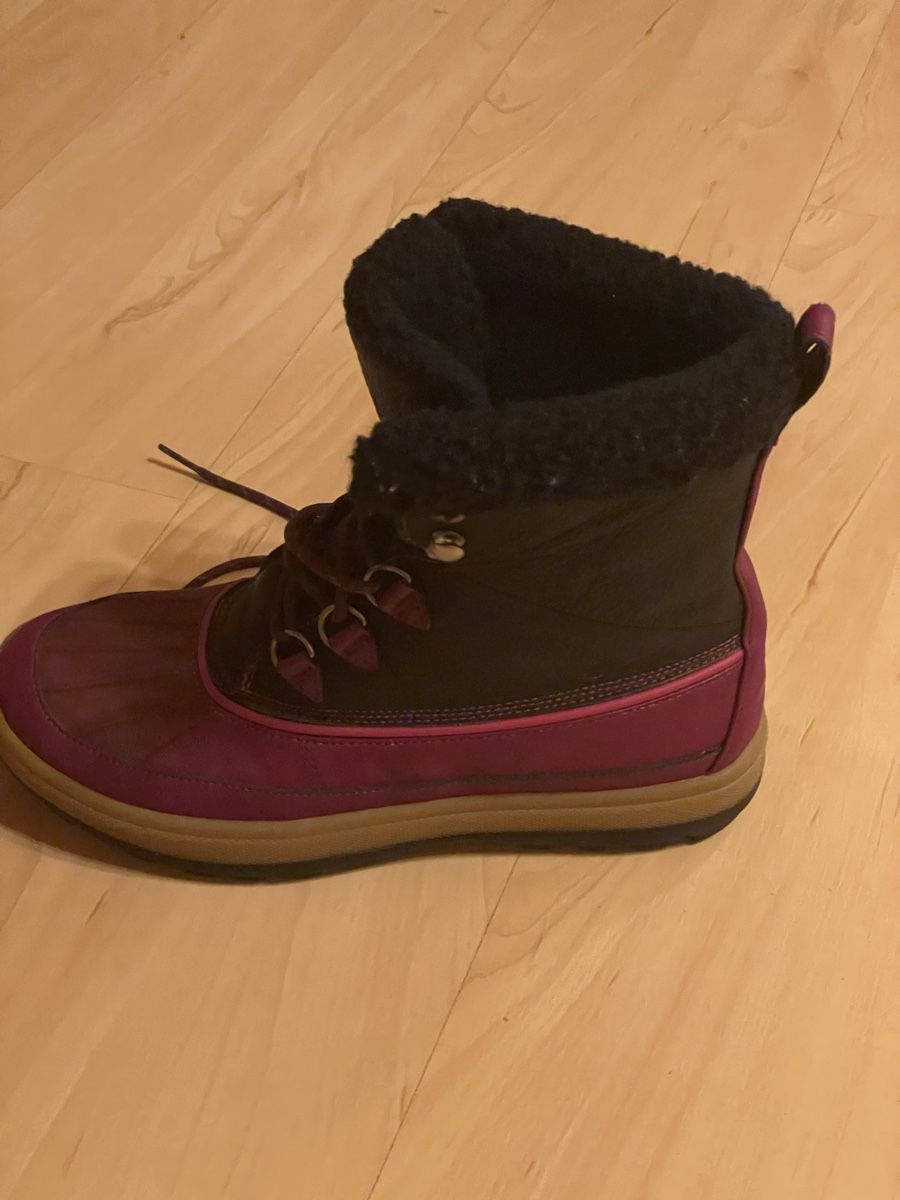 Nike Scarpe da donna: Neue Nike Winterstiefel Gr.40 – Nuovo (secondo la descrizione) da Corcelles NE venduto da gingerbrain 2