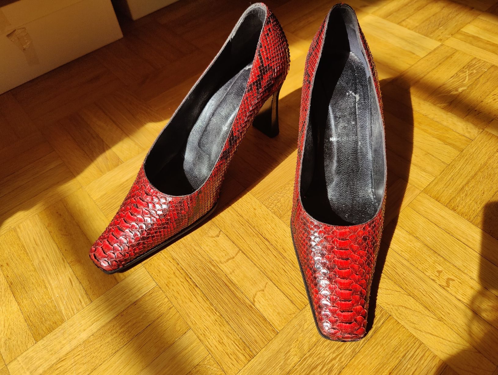 Damenschuhe: Vintage 90's Lorbac Red Python Leather Shoes Heels, Size 39 – Gebraucht aus La Tour-de-Peilz von dAutrefois 5
