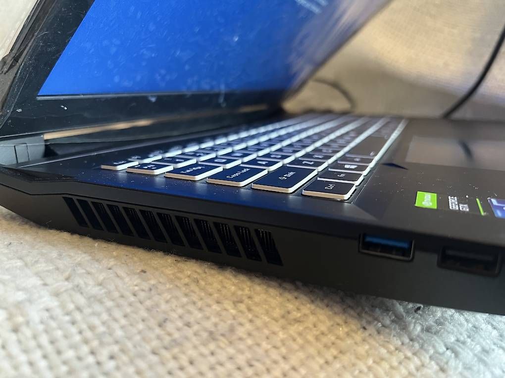 Notebook: PC portable gaming / workstation rare  Clevo N950TC – Nuovo (secondo la descrizione) da Chêne-Bourg venduto da rod_qnd9 3
