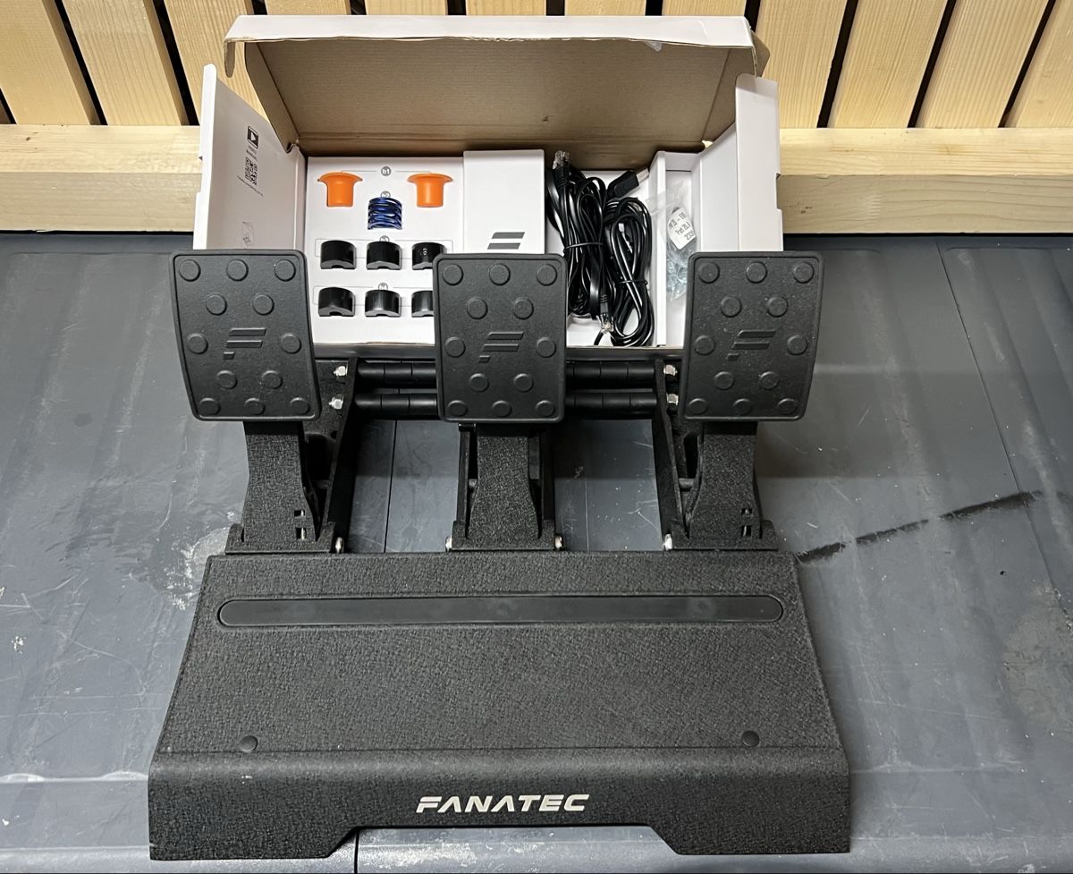 Fanatec Controller: FANATEC CSL Elite Pedals V2 – Usato da Urtenen-Schönbühl venduto da ved_g8bn