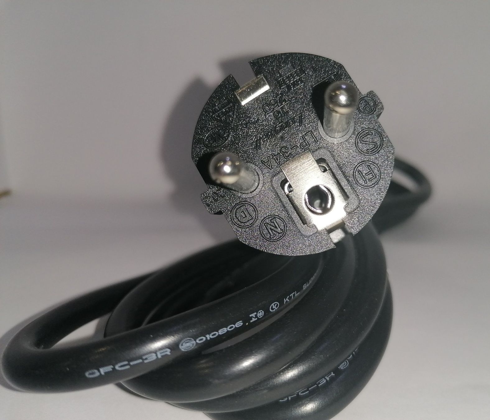 Cavi: Schuko gerade auf C13, Netzkabel, 80cm , fabrikneu – Nuovo (secondo la descrizione) da Unterengstringen venduto da Tnovus 2