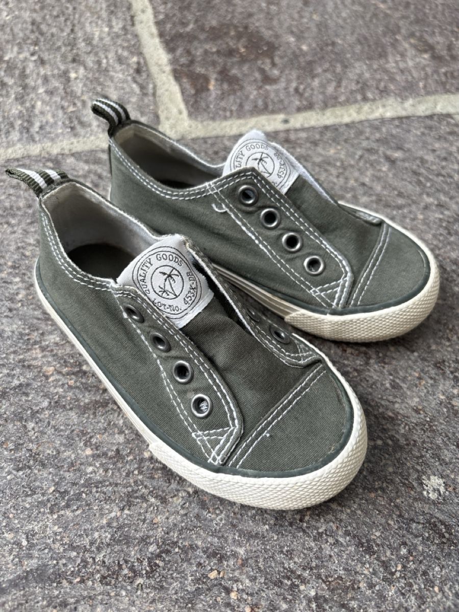 H&M Schuhe für Jungen: Kinderschuhe Gr. 24 H&M – Gebraucht aus Werdenberg von shr_q826