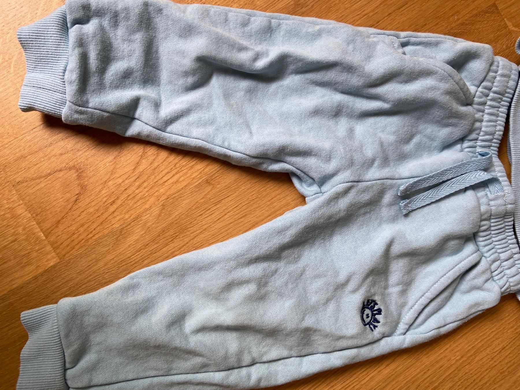 Lotti di vestiti: Trainer Hose / Pulli in Gr 86 – Usato da Zollikerberg venduto da Boston1981 1
