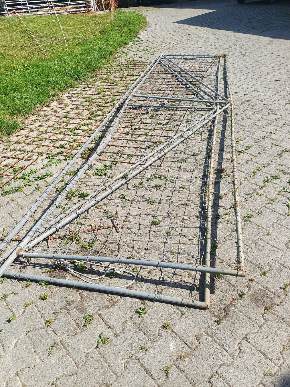 Zäune: Metallzaun Element 5.5m x 1.3m, stabil, – Gebraucht aus Zuckenriet von Res. 2