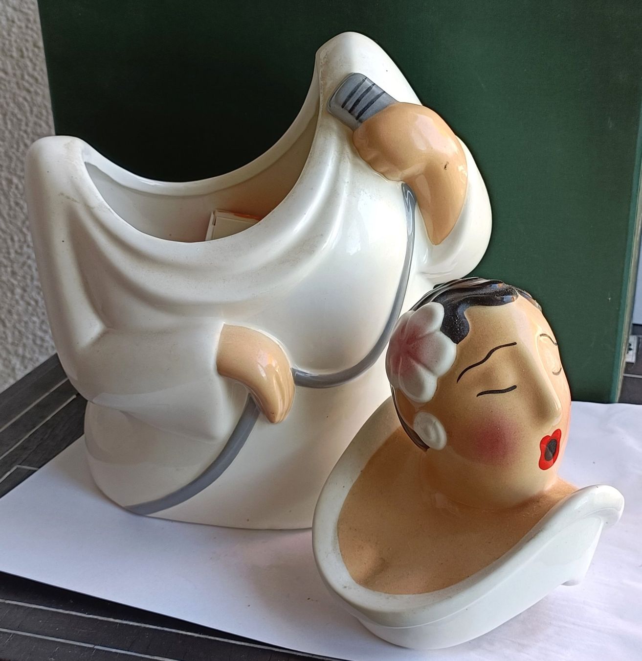 Recipients et similaires: Céramique, Boîte à biscuits chanteuse vintage 1996 – D'occasion à Evilard par mic_yp8t 3