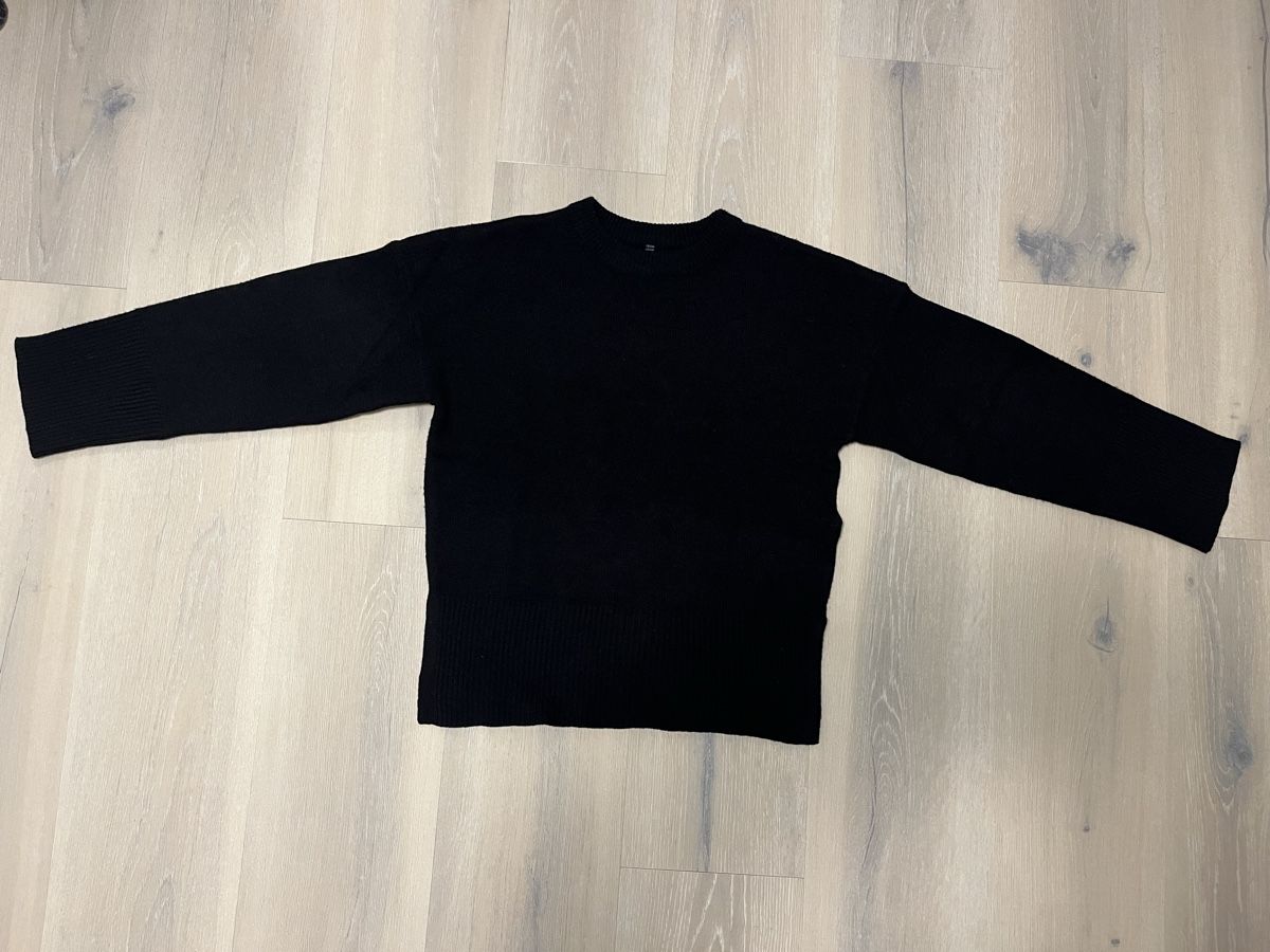 Pullover & Sweatshirts: Strickpullover mit seitlichen Schlitzen schwarz S neu – Neu (gemäss Beschreibung) aus Birrwil von vanyboo