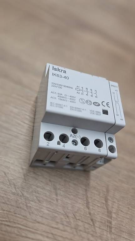 Interruttori: Installationsschütz Iskra IK 63-40 230 VAC/DC – Usato da St.Erhard venduto da tokylo 1