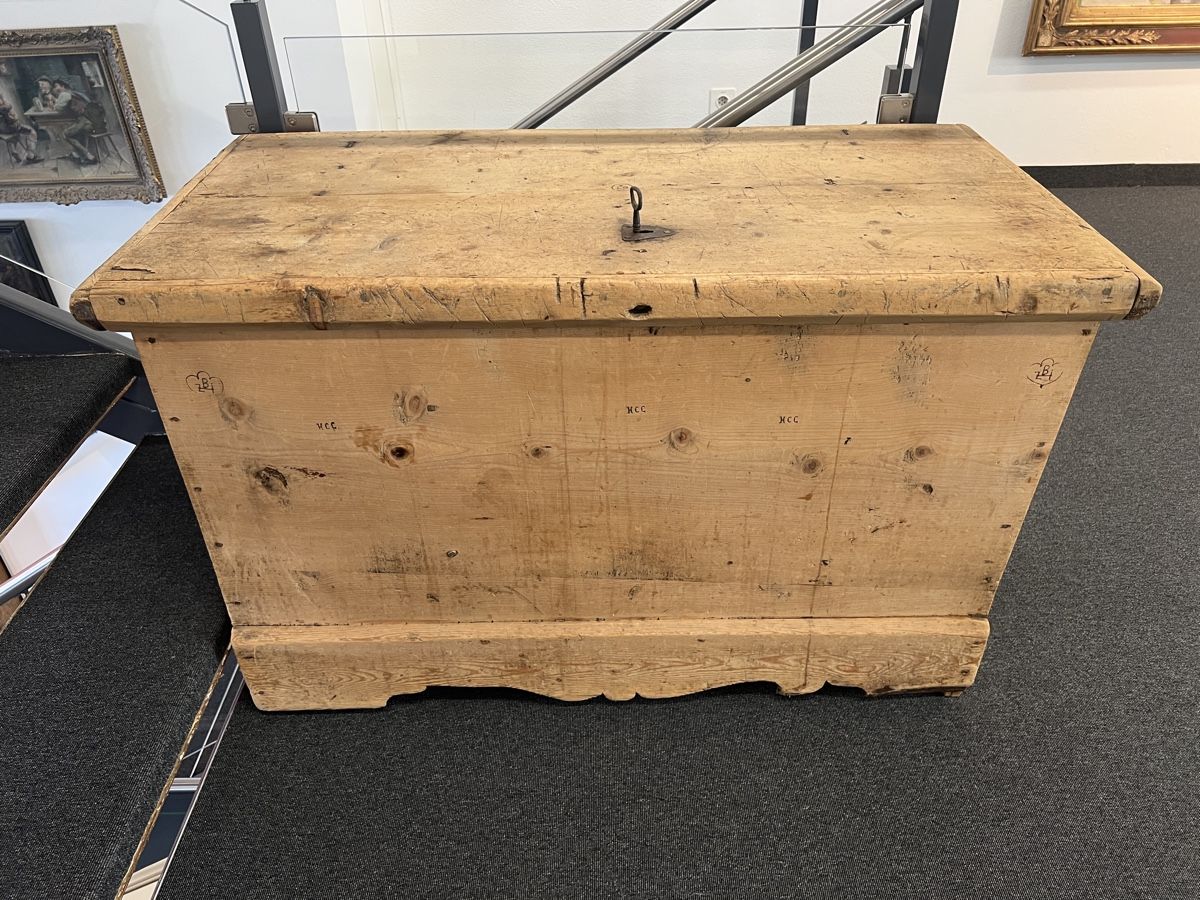 Cassapanche: Arven Truhe Engadin 18.Jhd – Usato da Gossau SG venduto da Keller-Antiques