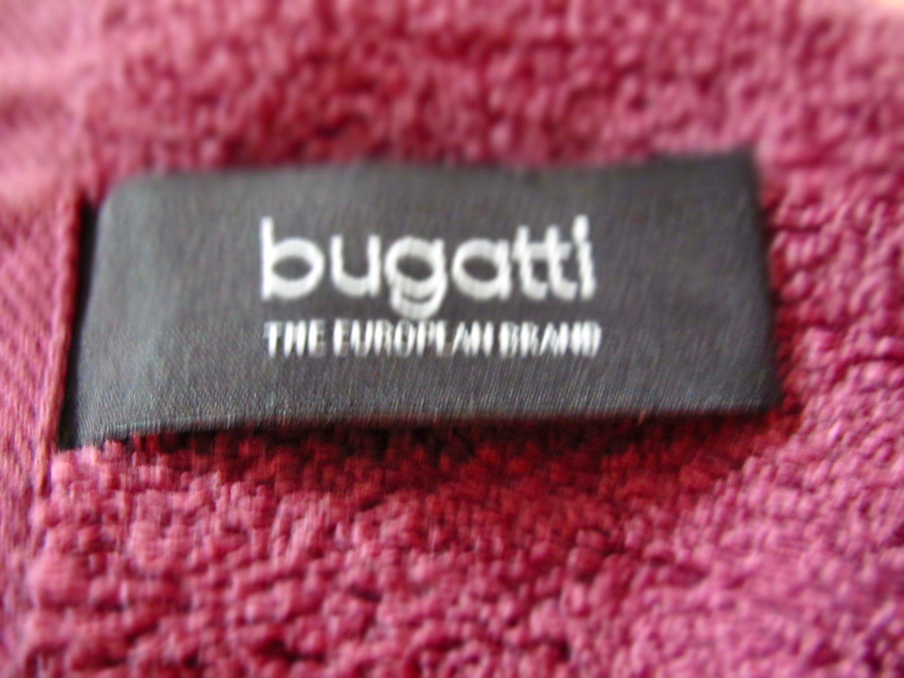 Teli da bagno: SERVIETTE DE BAIN BUGATTI – Usato da Murten venduto da Selliot