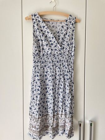 Kleid Blumenmuster weiss-blau Grösse M neuwertig