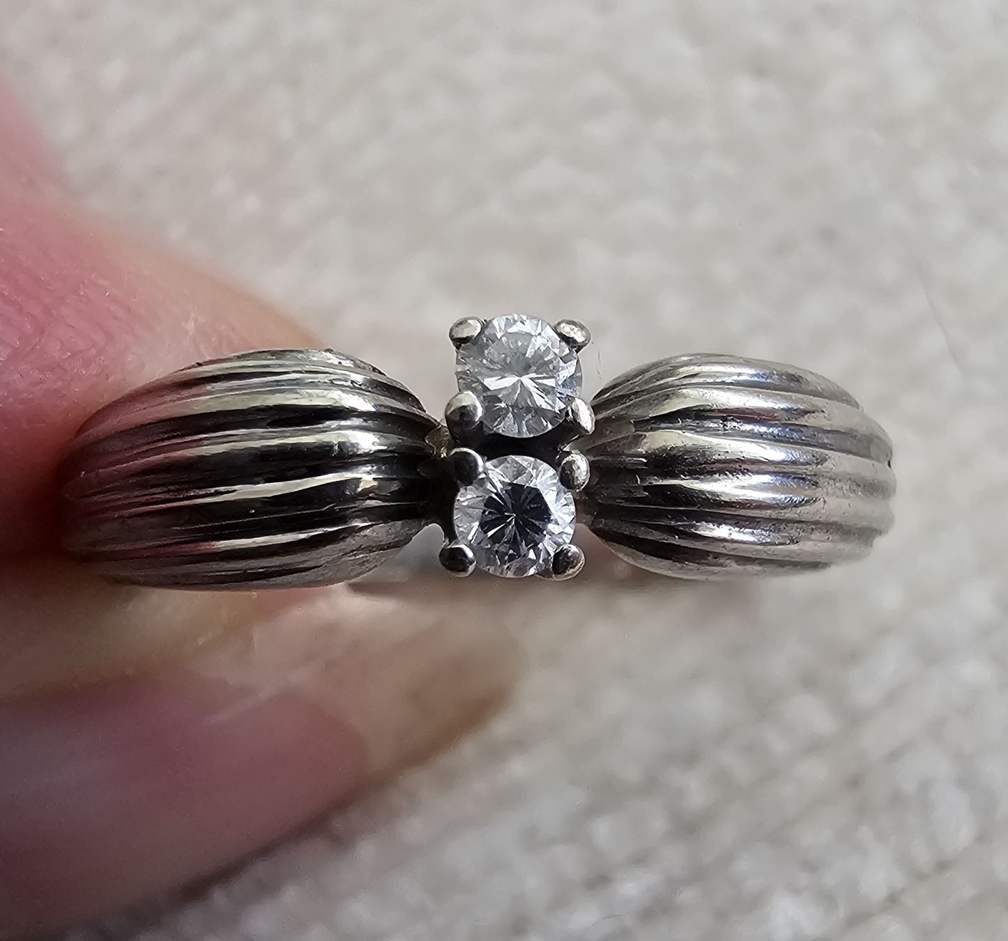 Anelli: Weissgold Ring, 750, 18 k, mit 2 Brillianten – Usato da Grosshöchstetten venduto da Chaotik-Reptil