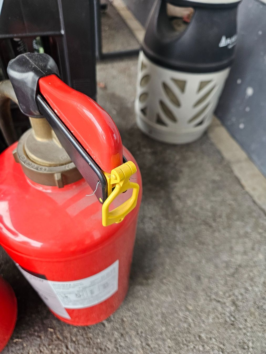 Estintori: Feuerlöscher Minimax 9kg 3 Stk. – Usato da Meilen venduto da Alain03 4