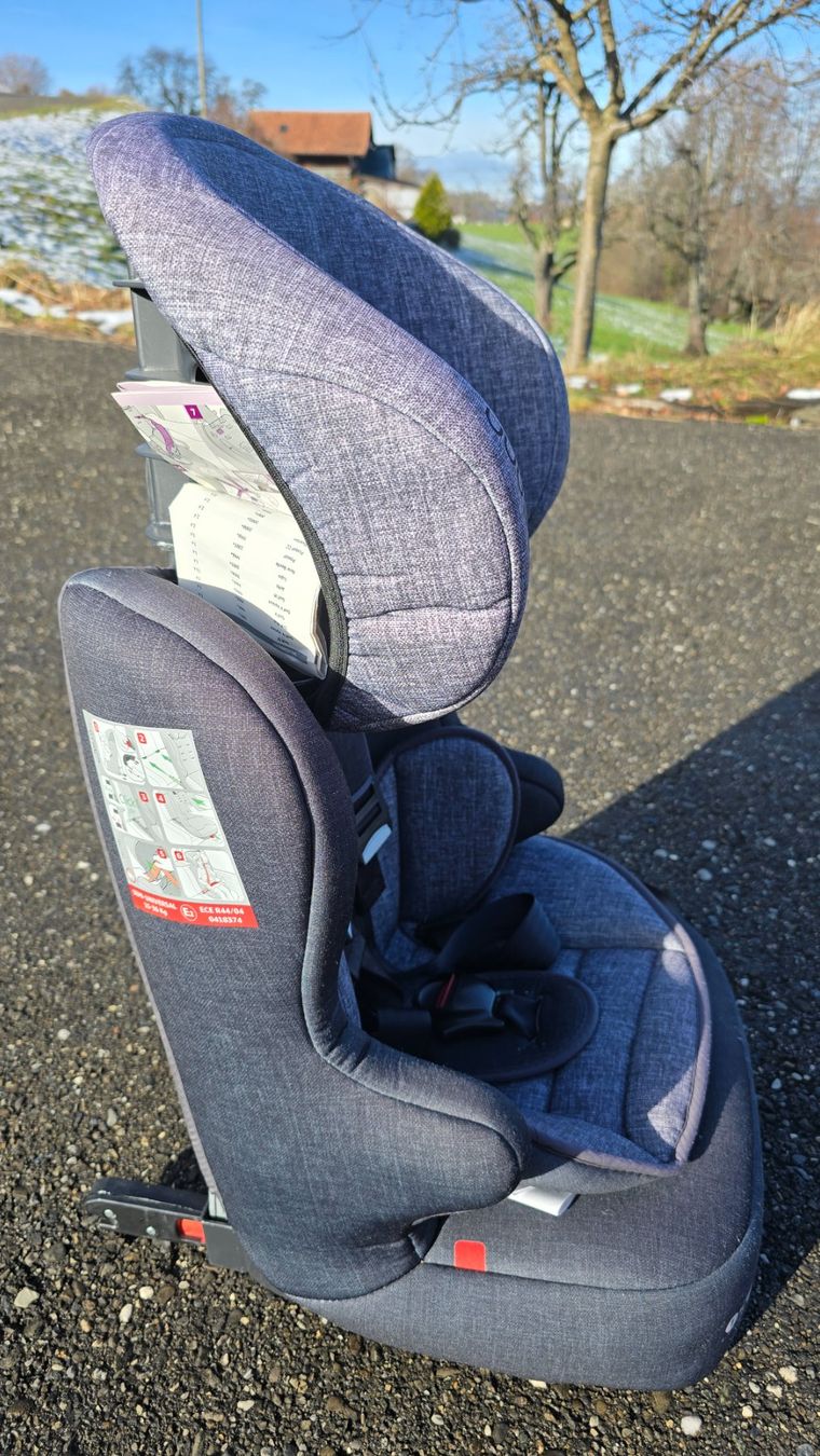Seggiolini per auto: Mambo Isofix Auto-Kindersitz – Usato da Krattigen venduto da sekretariat2 2