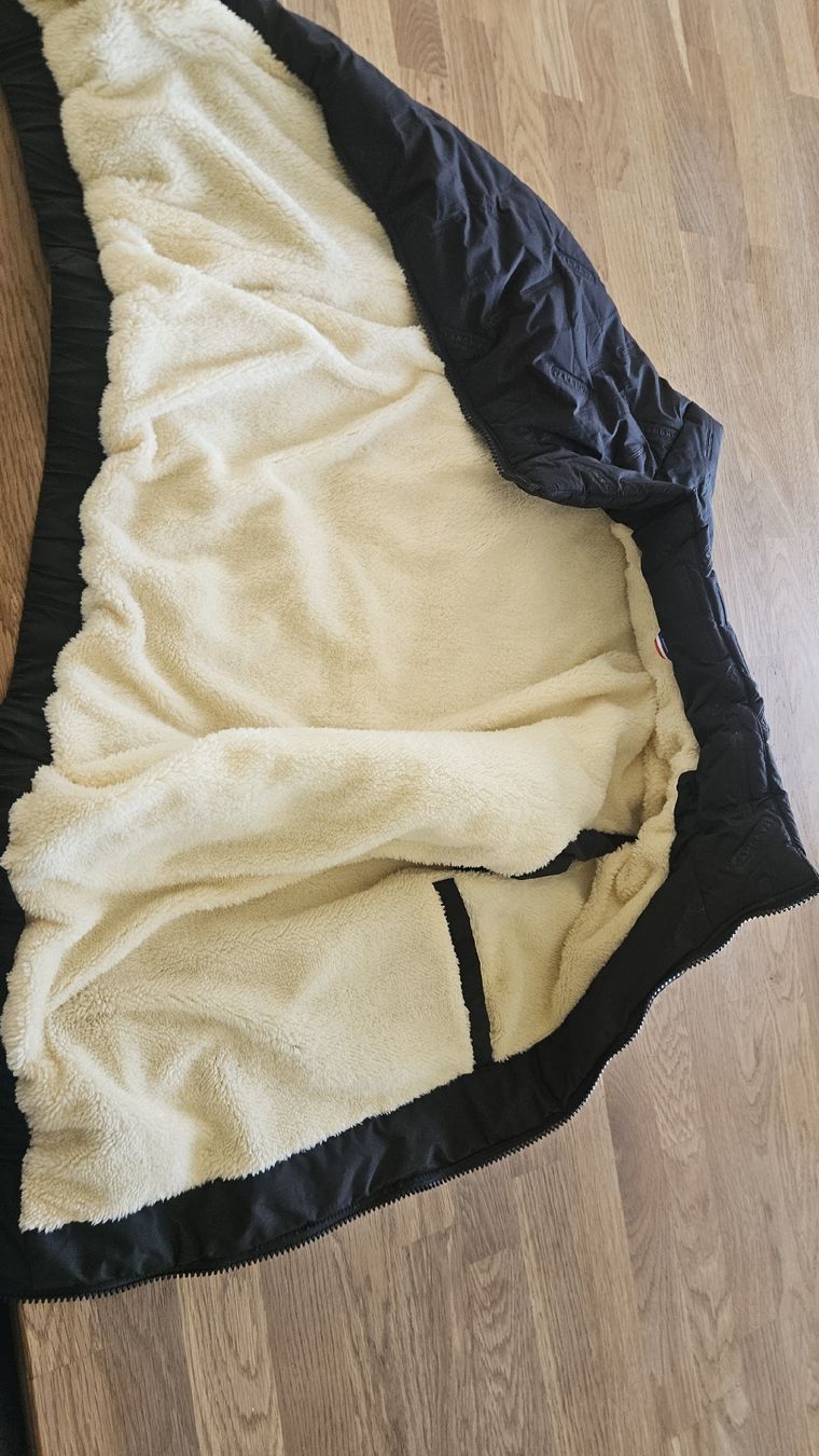 Gilet & Giacche: Warme Steppweste mit Fell-Futter, Gr. M. – Usato da Seedorf BE venduto da chlaeber88 1