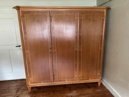 Grosser Kleiderschrank, 3-türig, Nussbaum, Top Zustand