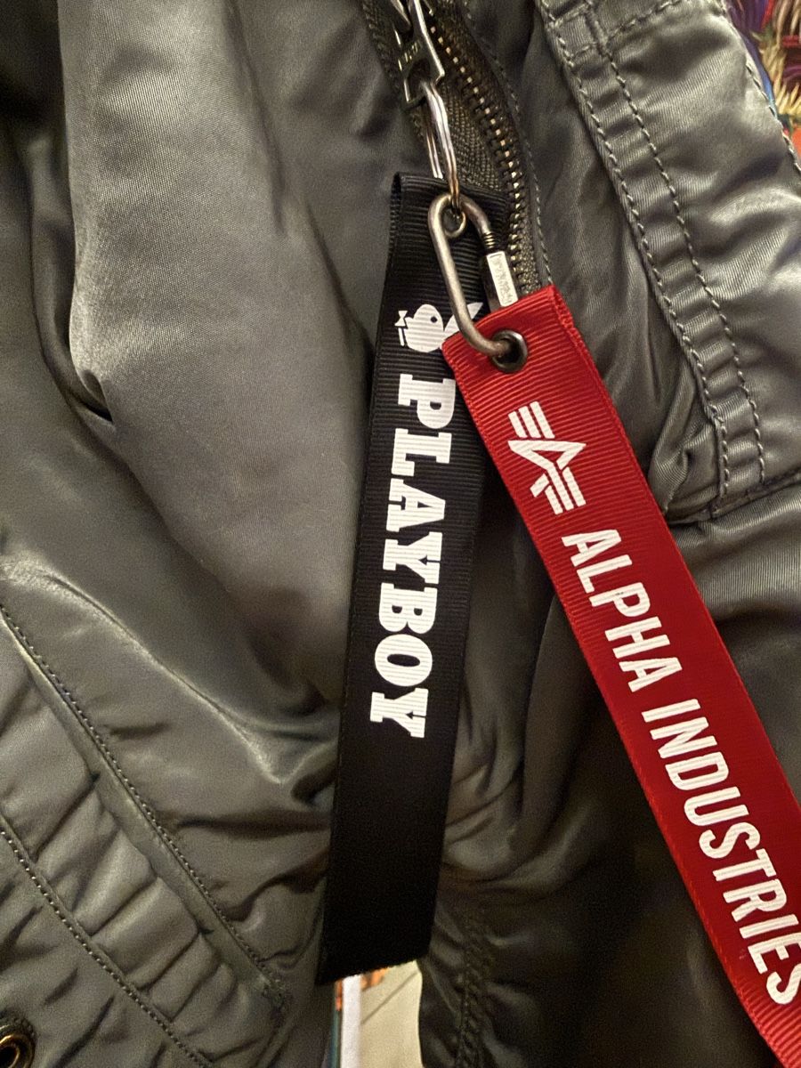Alpha Industries Jacken: PLAYBOY X ALPHA INDUSTRIES REVERSIBLE MA-1 FLIGHT JACKET – Gebraucht aus Domat/Ems von kik_8btw 3