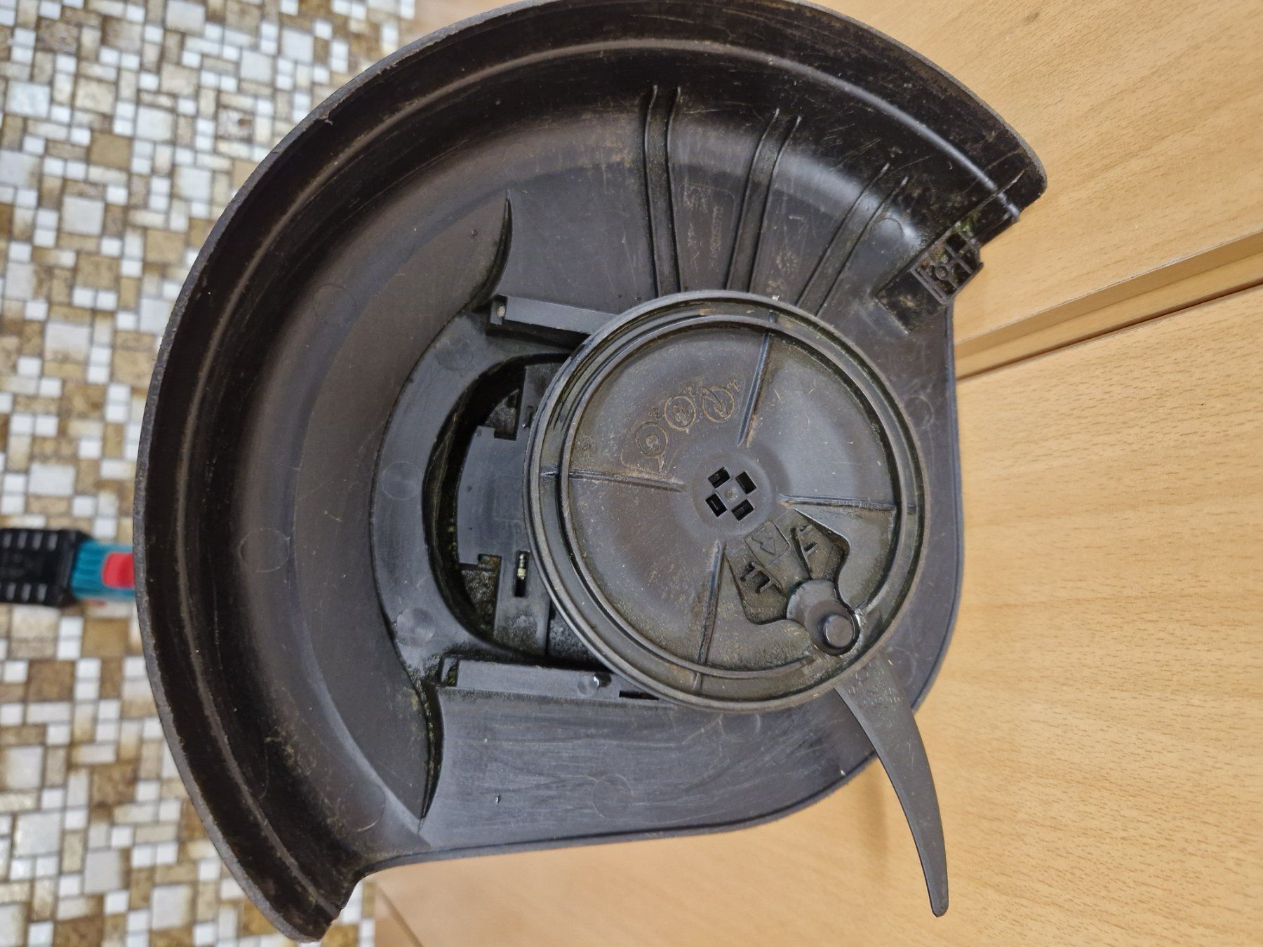 Bosch Rasenmäher: Bosch Rasentrimmer – Gebraucht aus Eyholz von aheio 3