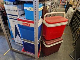Diverse Camping Kühlboxen ca 26L + 1 Gamaparts Kühlbox