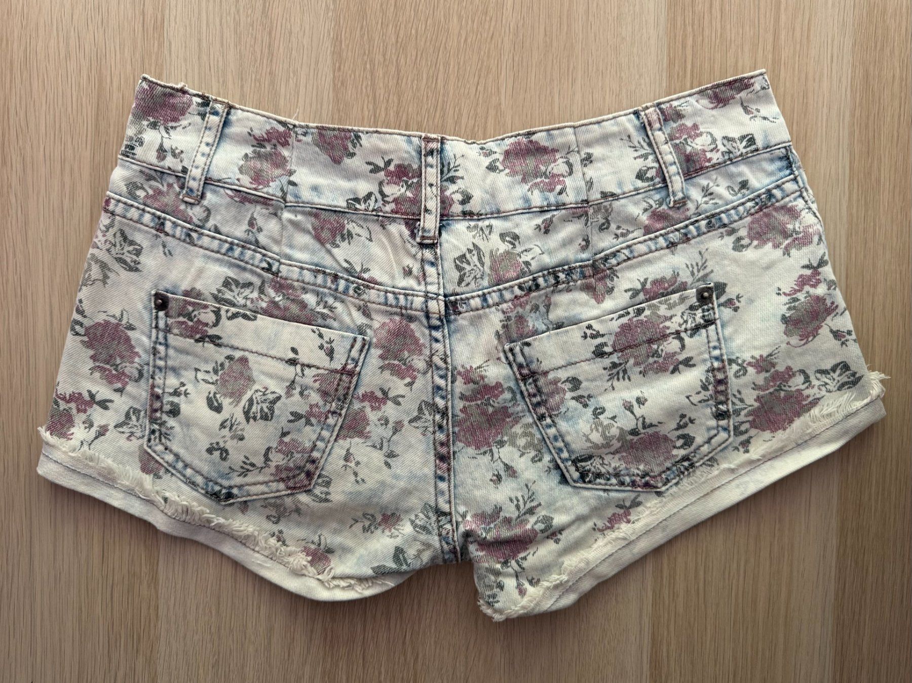 Yes Or No Pantaloni: Taille 34 - Short jeans à fleurs - YES or NO – Usato da Genève venduto da Reveur 1