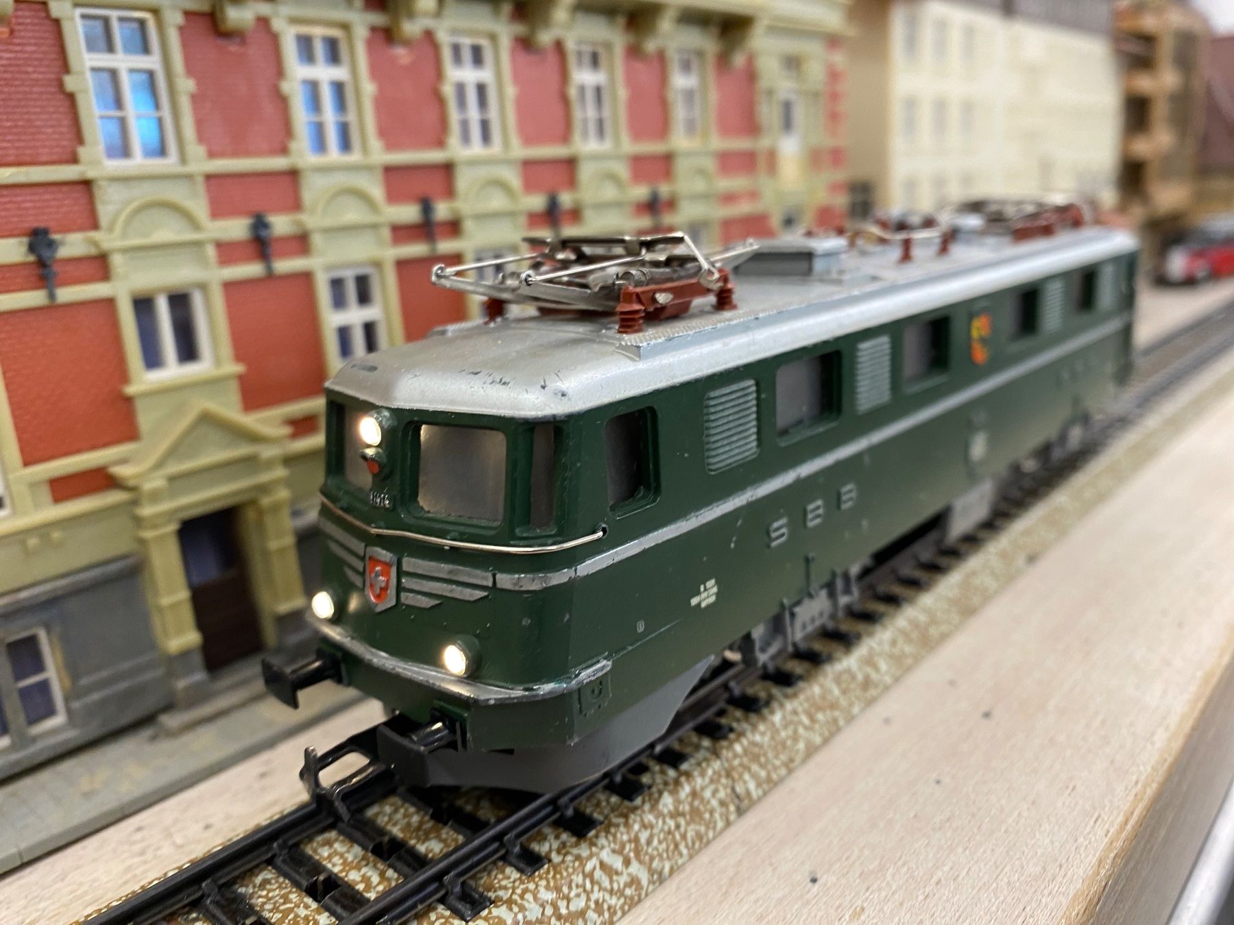 Märklin Modelleisenbahnen: Märklin 3050 SBB Ae 6/6 Bern – Gebraucht aus Lupsingen von New-Haven