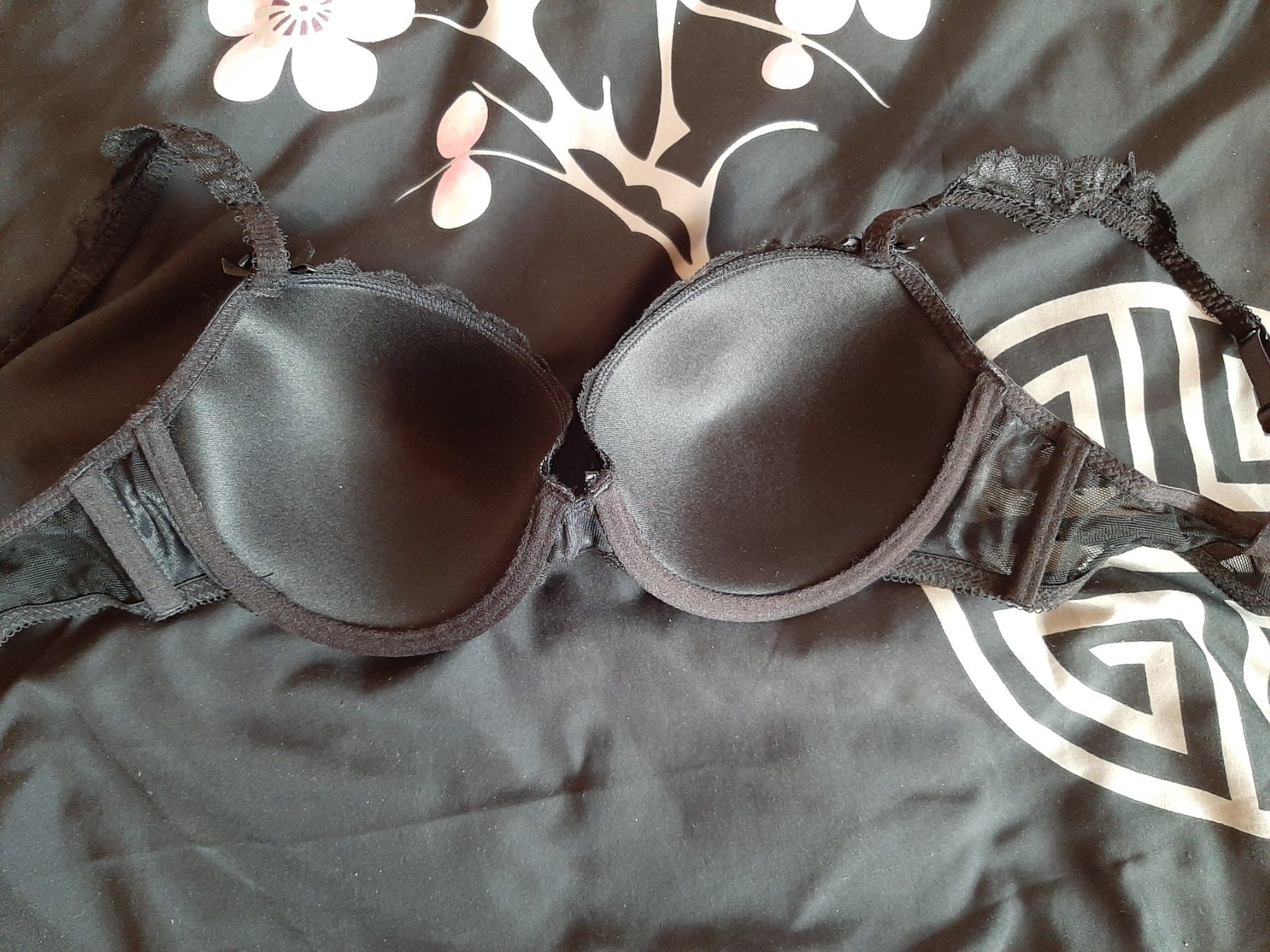 Sonstige Unterwäsche: BH Gr. 80C eher kleines C, Schwarz/leicht Rosa – Gebraucht aus Marthalen von Jenny.Z 1