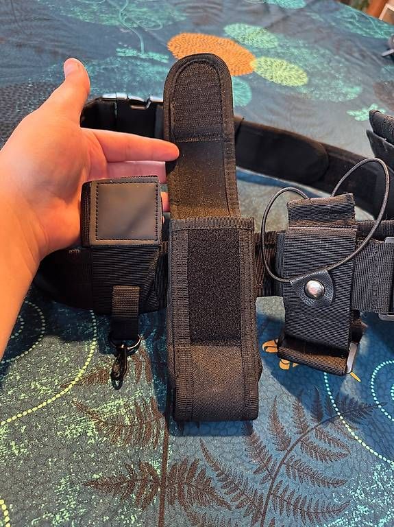 Uniformi: Ceinture dintervention + accessoires (Sécurité / Airsoft) – Usato da Montbrelloz venduto da Kinue 2