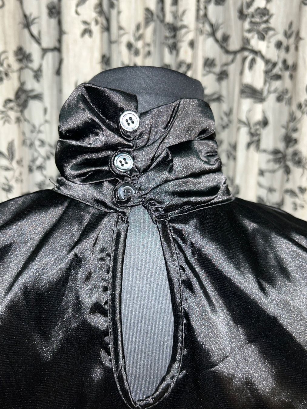 Camicette: MOTIVI SILK BLACK BLOUSE – Usato da Luzern venduto da Suneha 1
