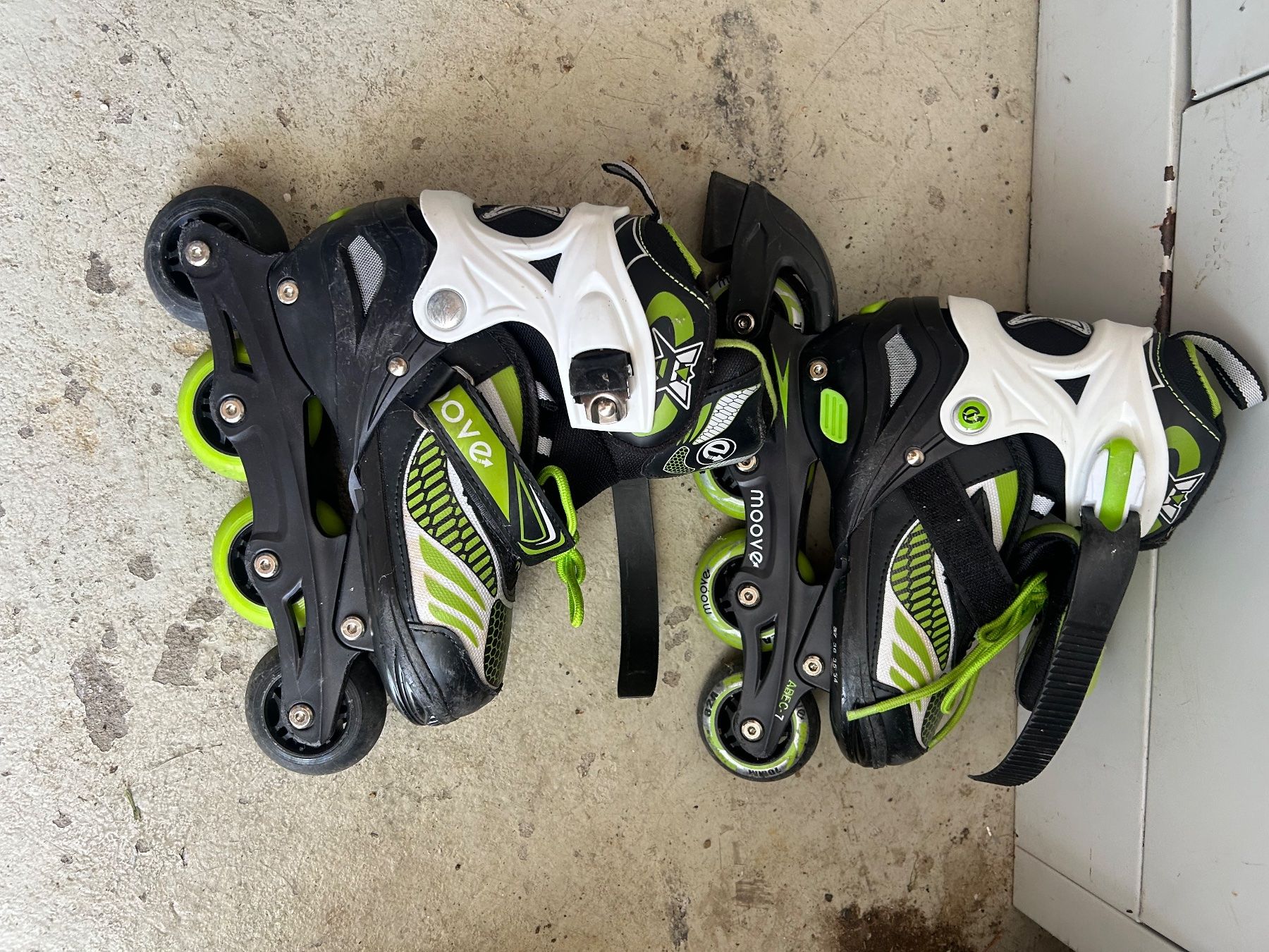 Patins à roul. & inline: Rollschuhe – D'occasion à Tecknau par edsah