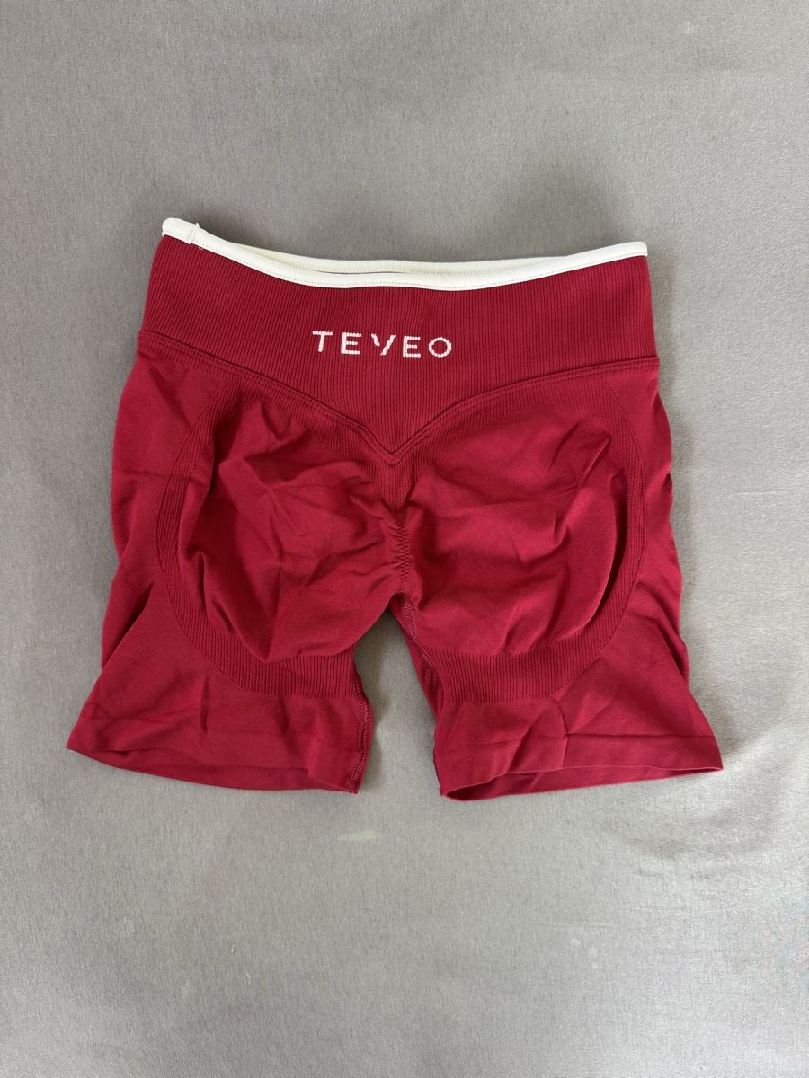 Teveo Pantaloni: Teveo Contrastline Shorts – Usato da Zizers venduto da nad_87t5