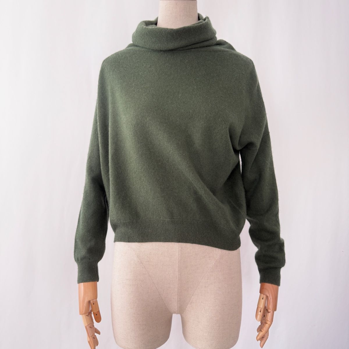 FTC Maglioni & Felpe: FTC Cashmere & Lyocell Pullover – Nuovo (secondo la descrizione) da Emmen venduto da Colette-Juliette