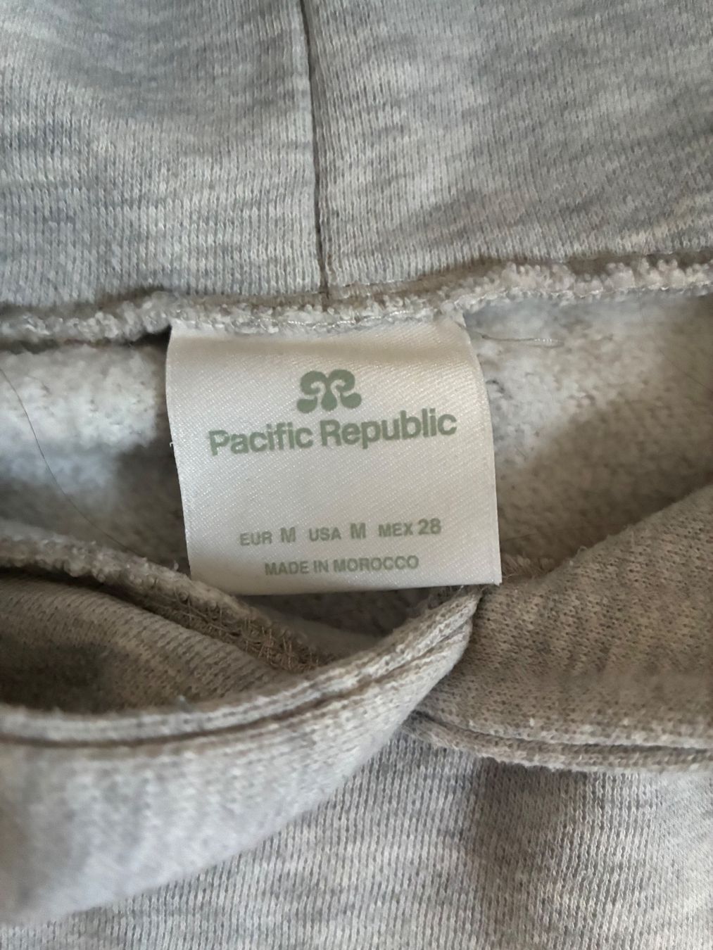 Pull&Bear Pullover & Sweatshirts: Grauer Pullover Pull & Bear Grösse M mit Print guter... – Neu (gemäss Beschreibung) aus Bubikon von Talas09 2