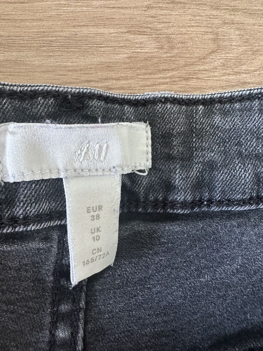H&M Jeans: H&M Shorts Gr. 38 – Gebraucht aus Langenthal von denise96 1
