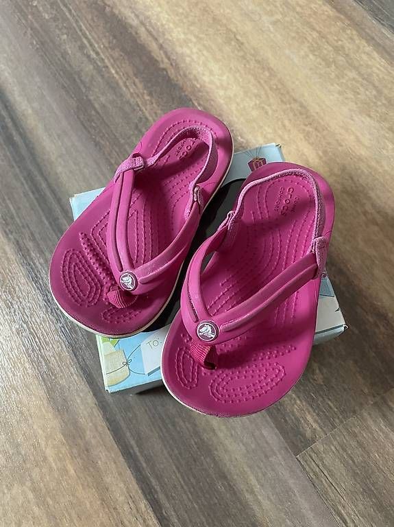 Schuhe für Jungen: Crocs 23-24 – Gebraucht aus Biasca von P_86