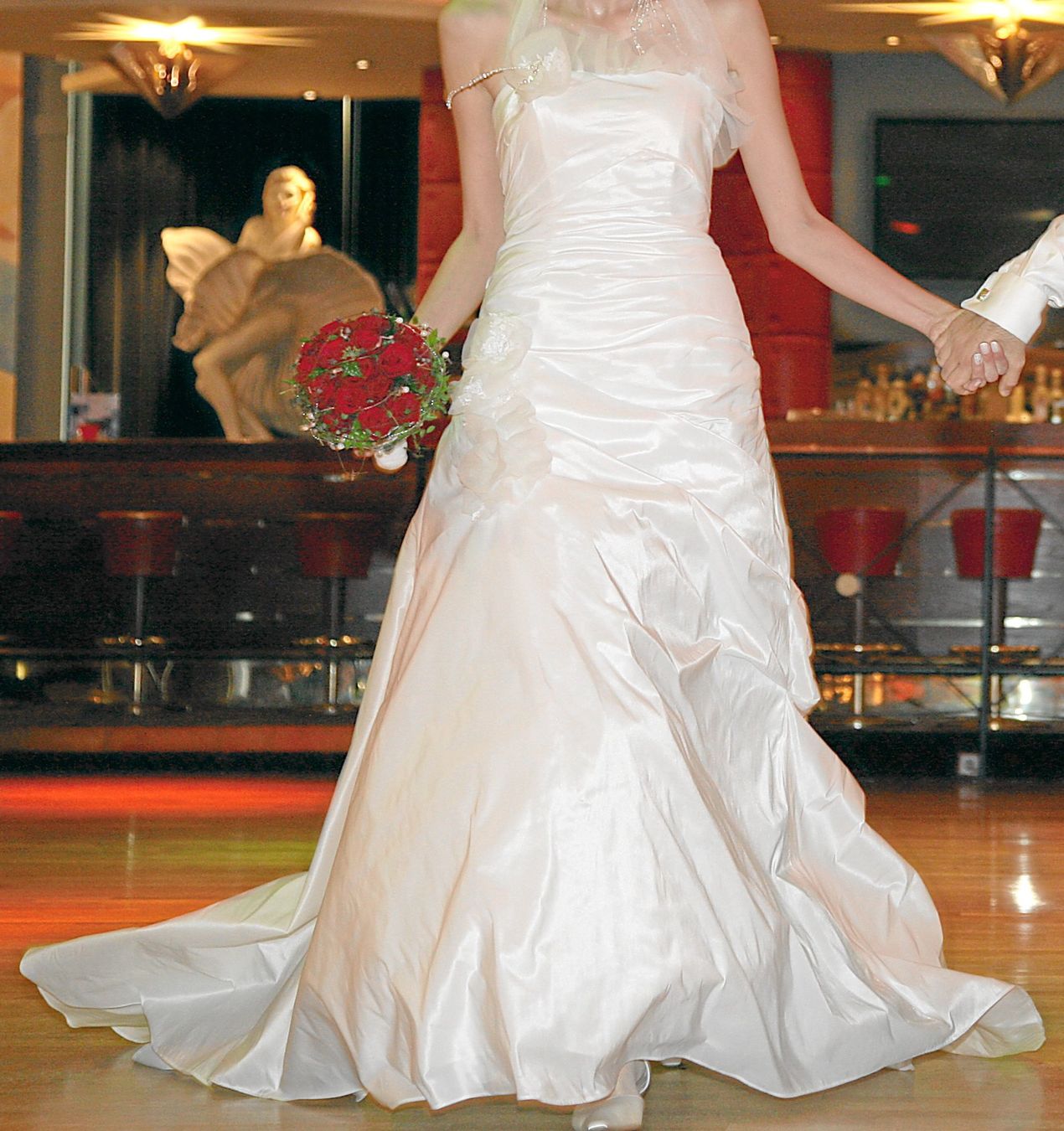 Kleider: Hochzeitskleid der Marke Rembo Styling – Gebraucht aus Greifensee von guteangebote 1