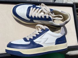 Neuves ! Chaussures tennis en cuir t. 38 blanc bleu (200.-)