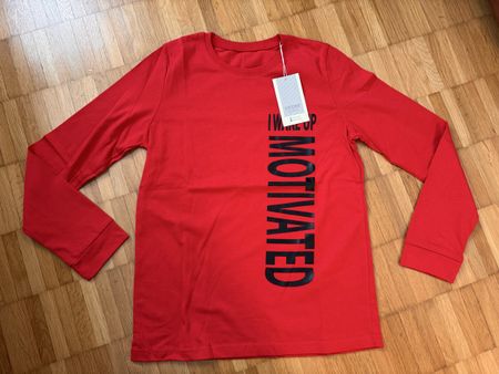 Rotes Langarmshirt "I wake up motivated" Gr. 152
