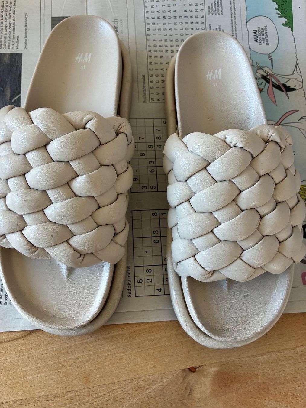 H&M Scarpe da donna: Cremefarbene Pantoletten Grösse 37 – Usato da Allenwinden venduto da Obalu 1