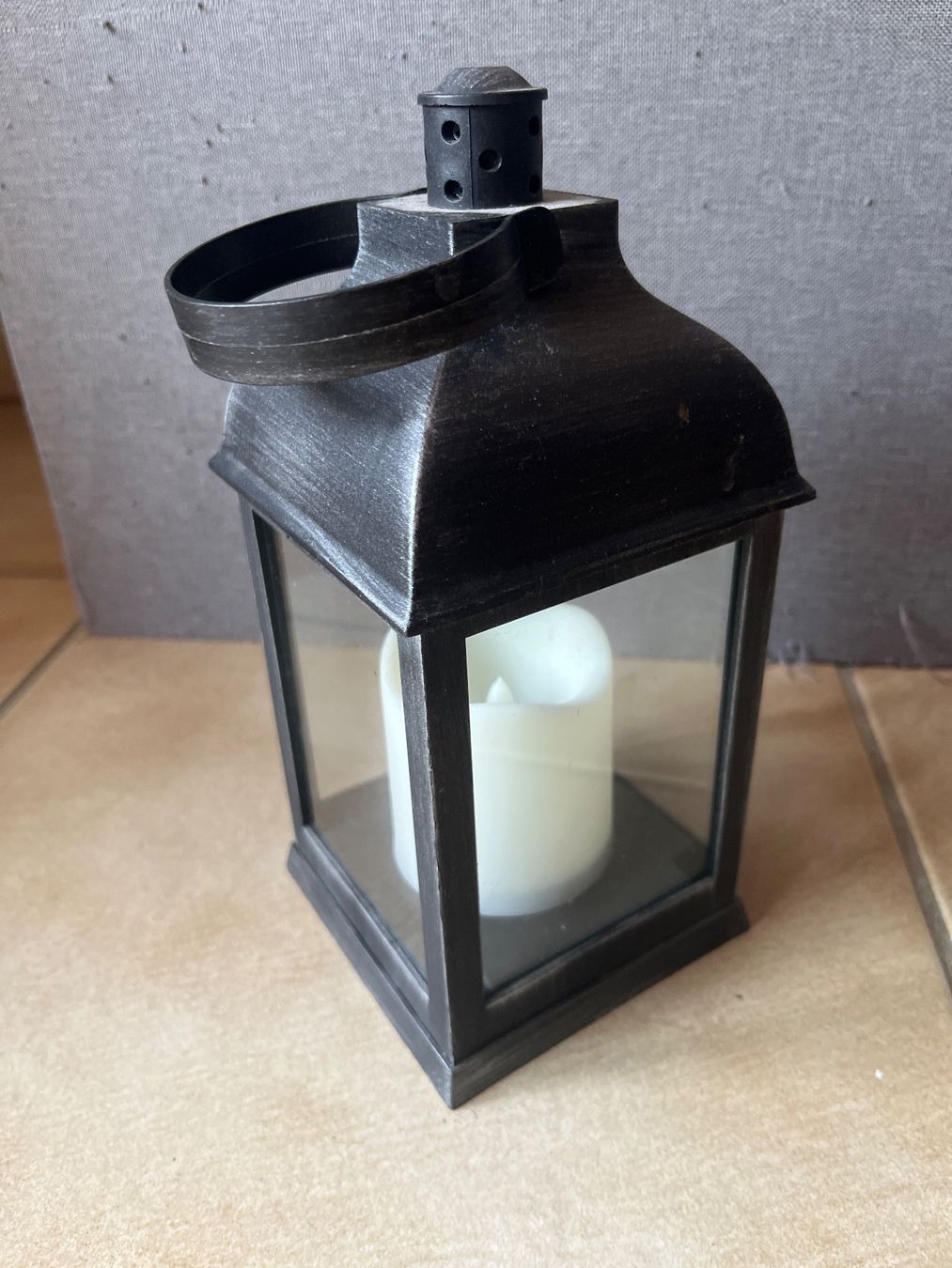 Lampade: Lanterne électrique à piles en plastique – Usato da Vernayaz venduto da Darkfrost 1