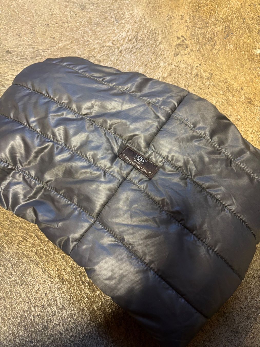 Foulard & Sciarpe: Cache cou UGG Taille unique – Nuovo e nell'imballaggio originale da Orbe venduto da D-stockFactory-Orbe
