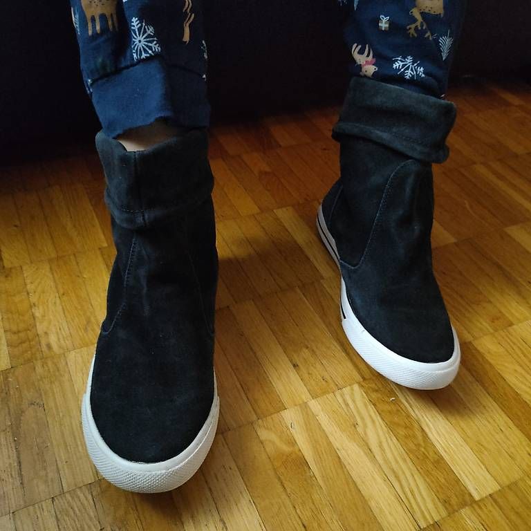 Scarpe da donna: Stiefeletten aus Wildleder – Usato da Zürich venduto da Orkageta 2