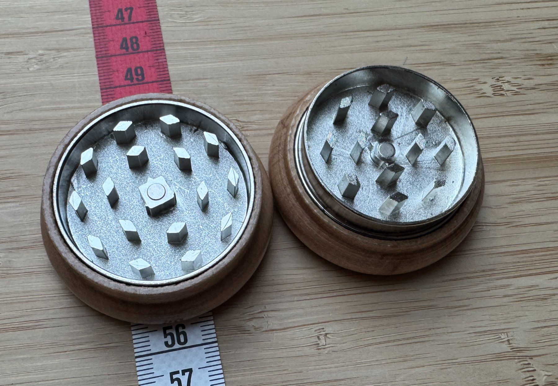 Tabak: Metall Grinder, Mühle, Holzern – Neu und originalverpackt aus Winterthur von YaV 2