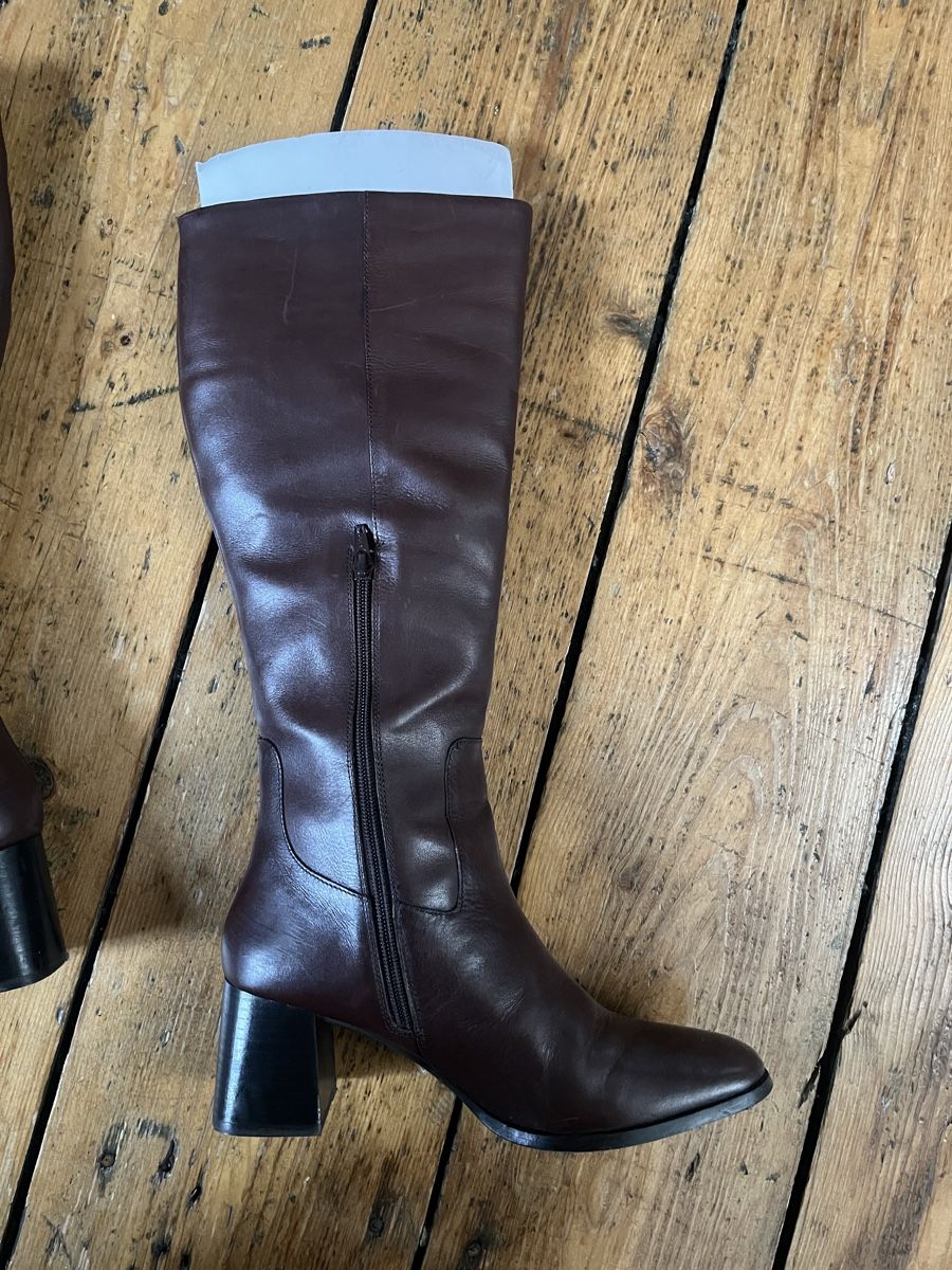 Damenschuhe: Knee height leather brown boots – Gebraucht aus Basel von car_k92g 1