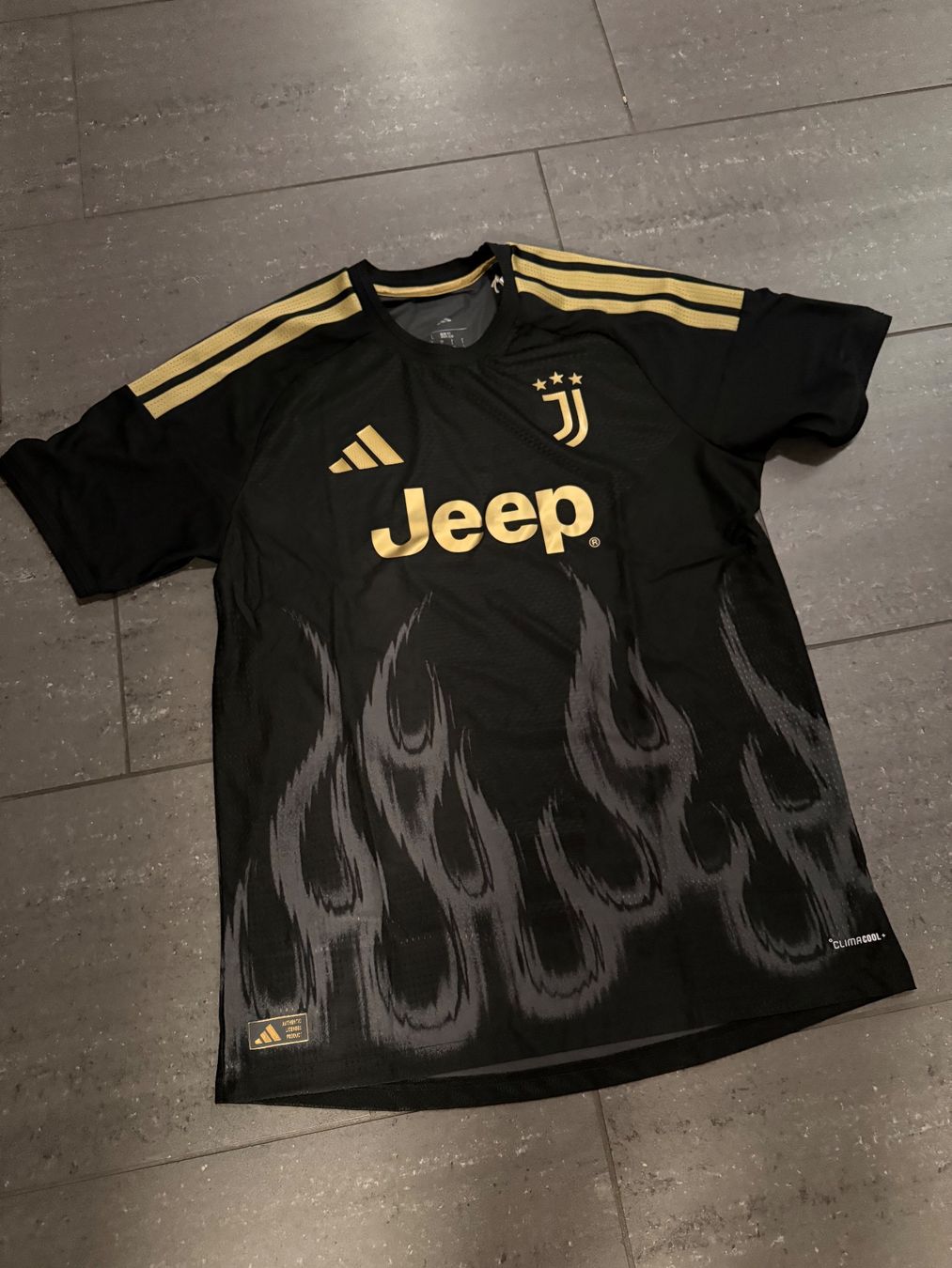 Juventus Canottiere & Pantaloni: Juventus Third Trikot 26/27 Authentic – Nuovo e nell'imballaggio originale da Brugg AG venduto da S_Stuff