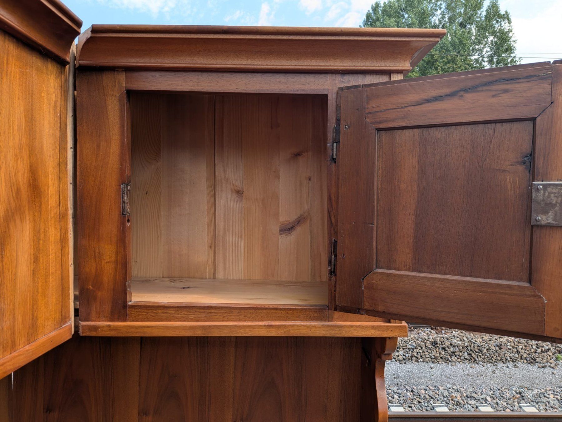 Buffets: Eckbuffet Holz, 4 Türen, Ablagen - Ref. 07/30 – D'occasion à Au ZH par BrockiAu 7