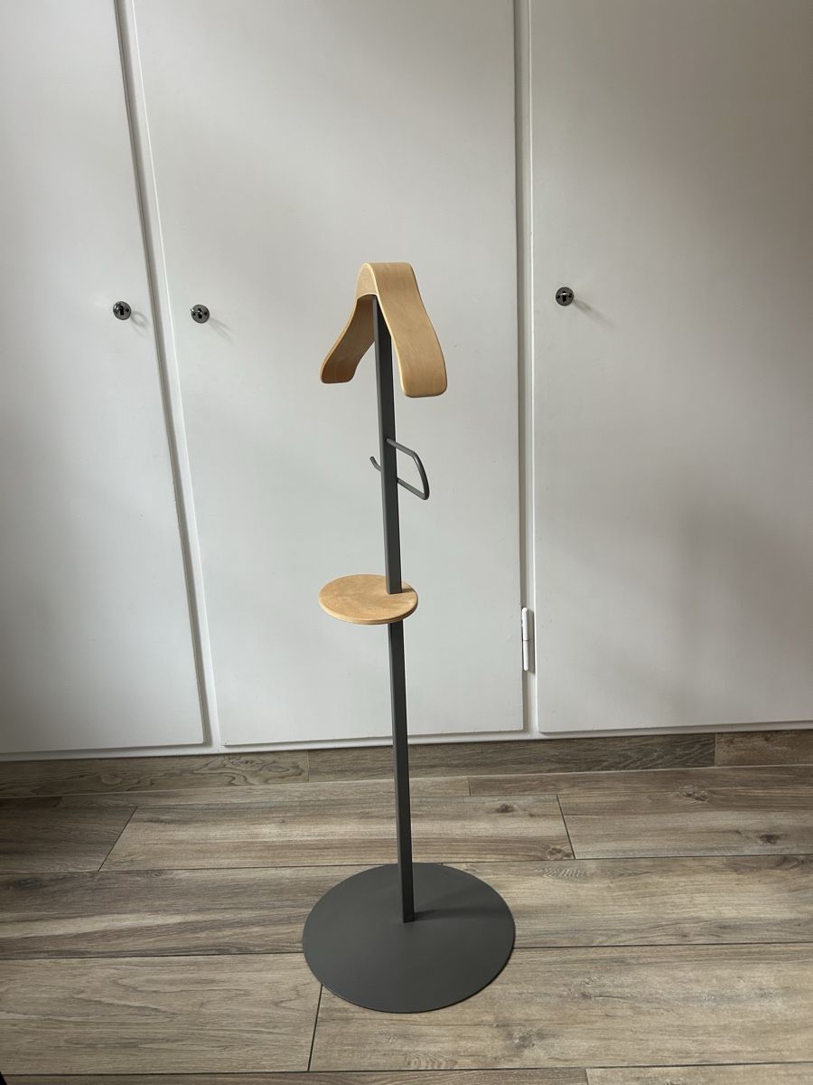 Garderobe: Herrendiener – Gebraucht aus Basel von and_pky9 1