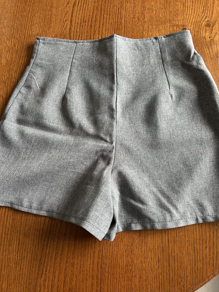 Pantaloni: Short dame – Nuovo (secondo la descrizione) da Montsevelier venduto da Batson 1