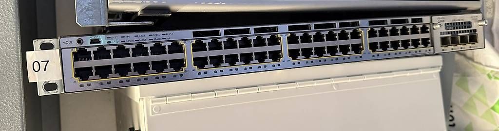 Cisco Hubs & Switches: Cisco Catalyst 3750X PoE-48X – Gebraucht aus Gland von Htp 1