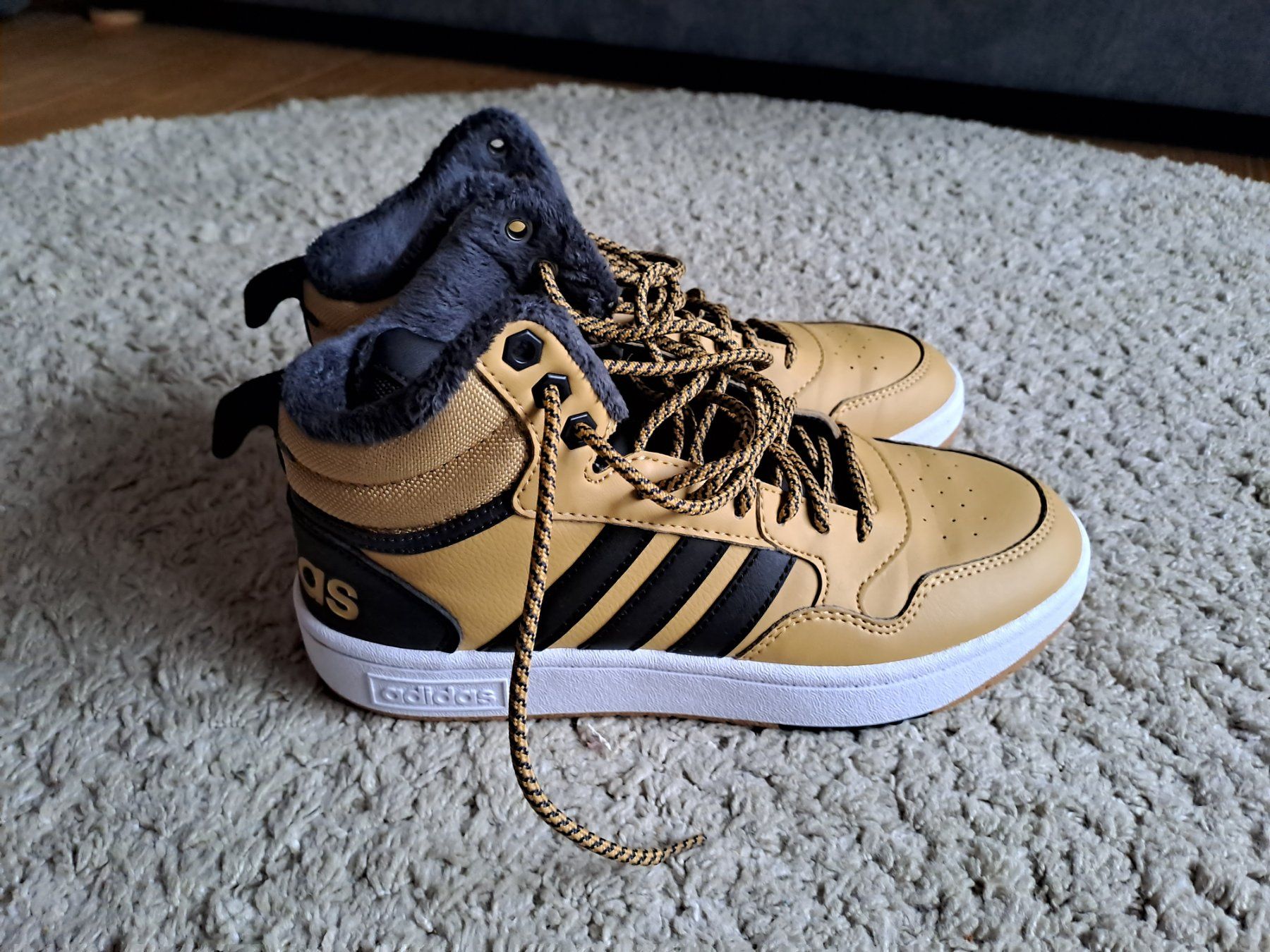 Adidas Scarpe da uomo: Adidas Sneaker mid – Usato da Engelberg venduto da ollinseaotter